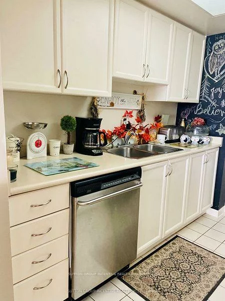 65, Ellen, City Centre, Barrie