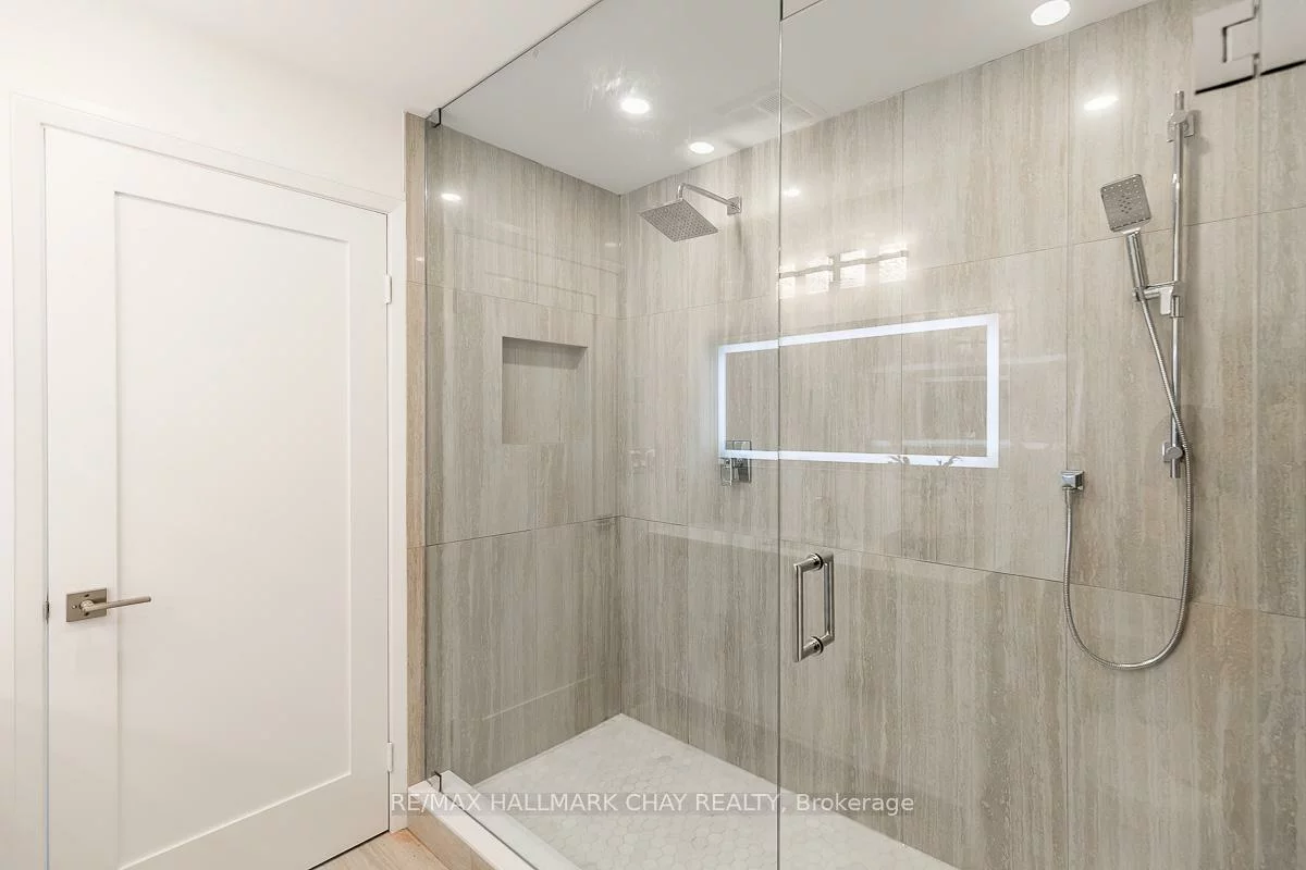 2, Toronto, City Centre, Barrie