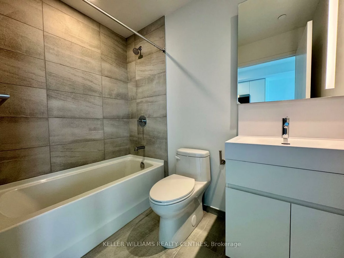 39, Mary, City Centre, Barrie
