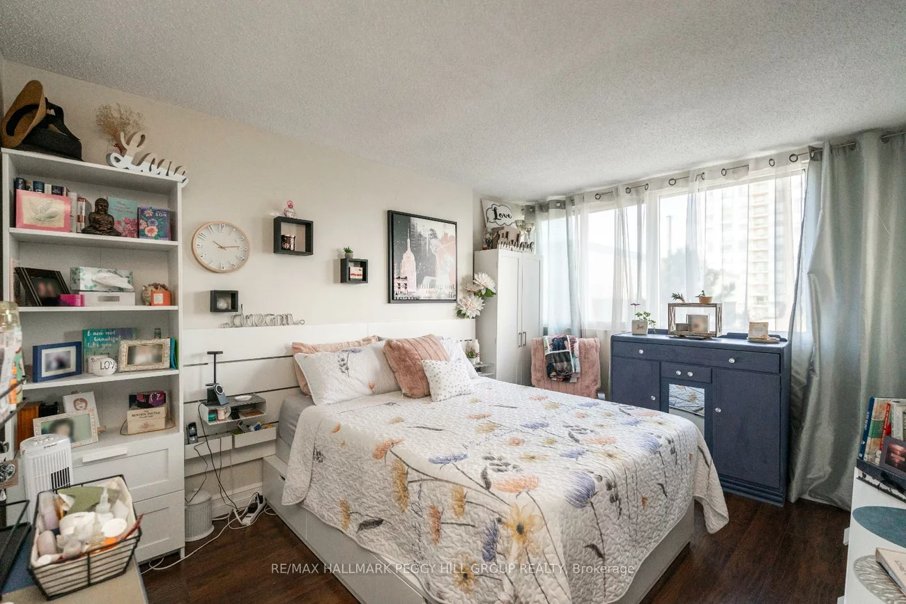 75, Ellen, City Centre, Barrie