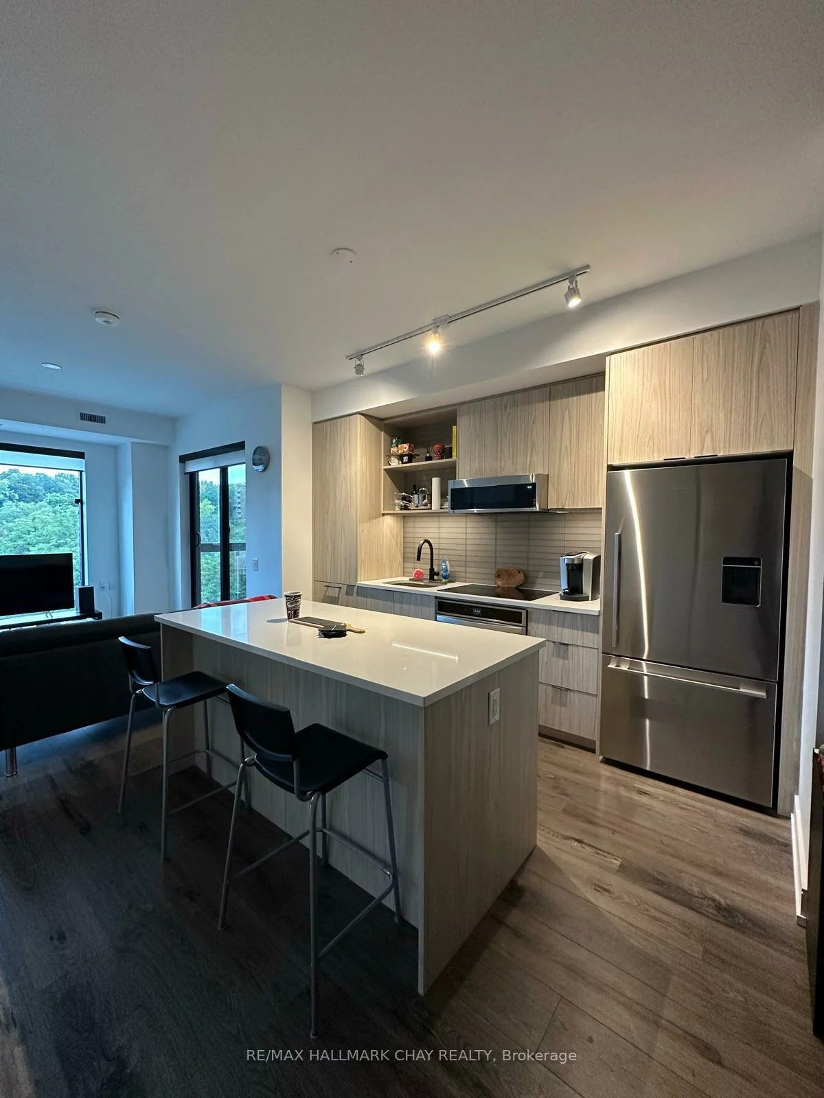 185, Dunlop, Lakeshore, Barrie