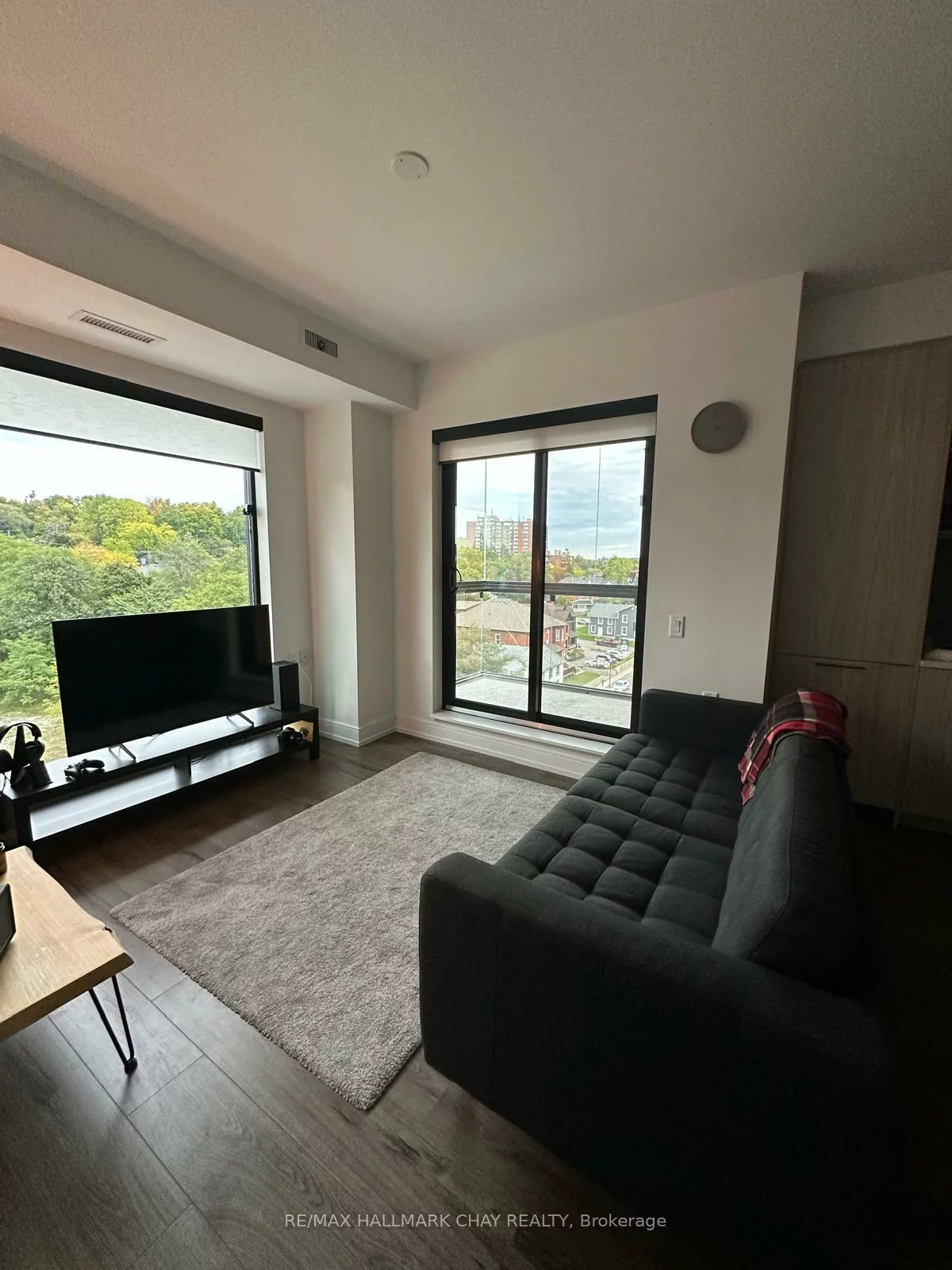 185, Dunlop, Lakeshore, Barrie