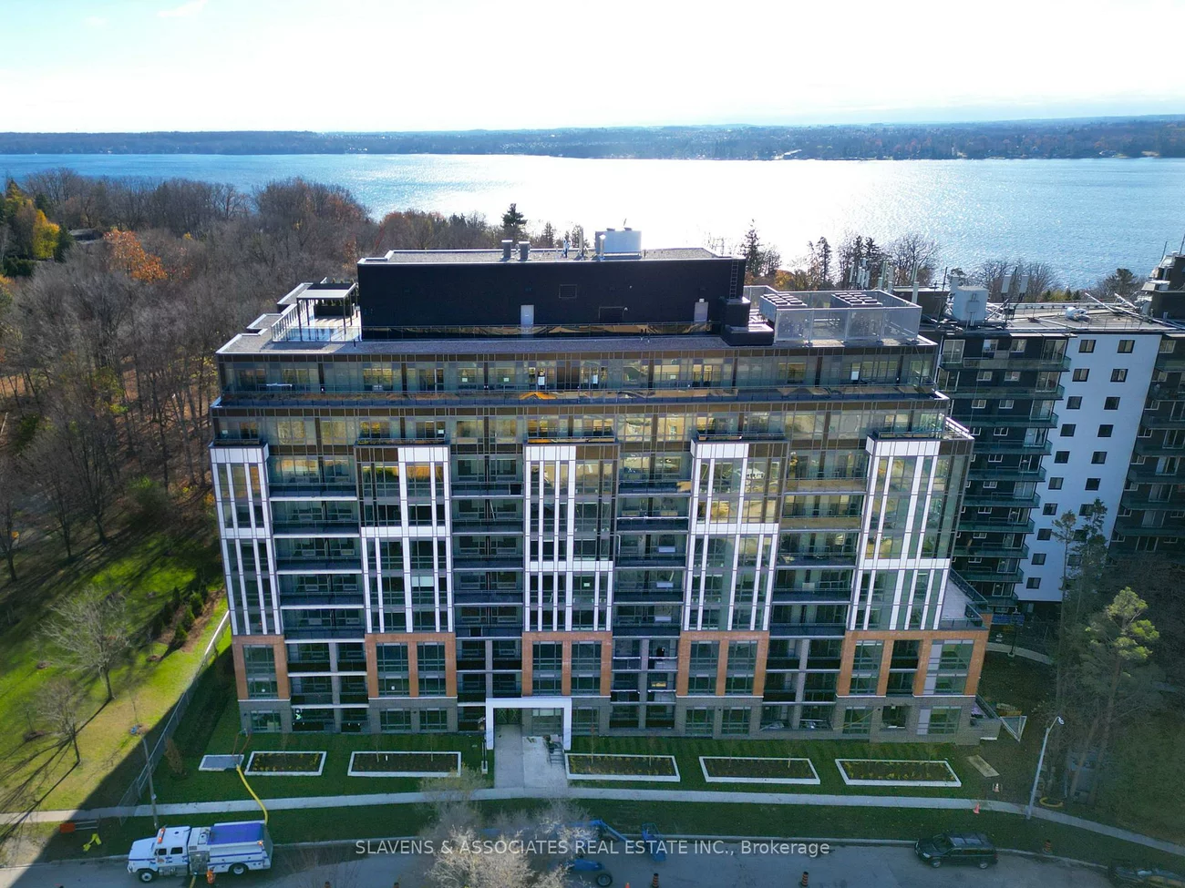 41, Johnson, North Shore, Barrie