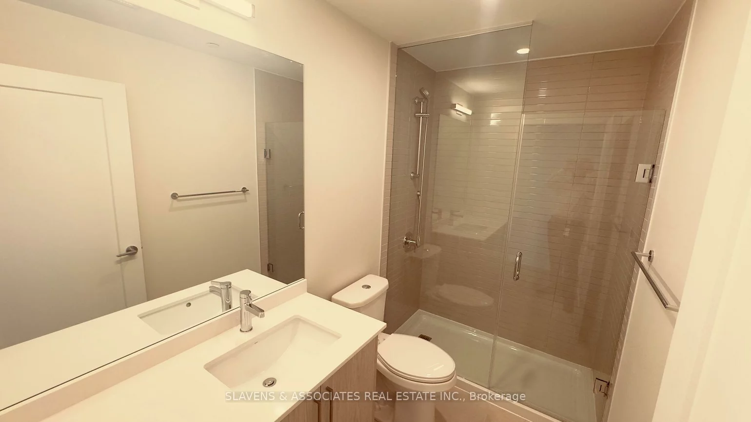 41, Johnson, North Shore, Barrie