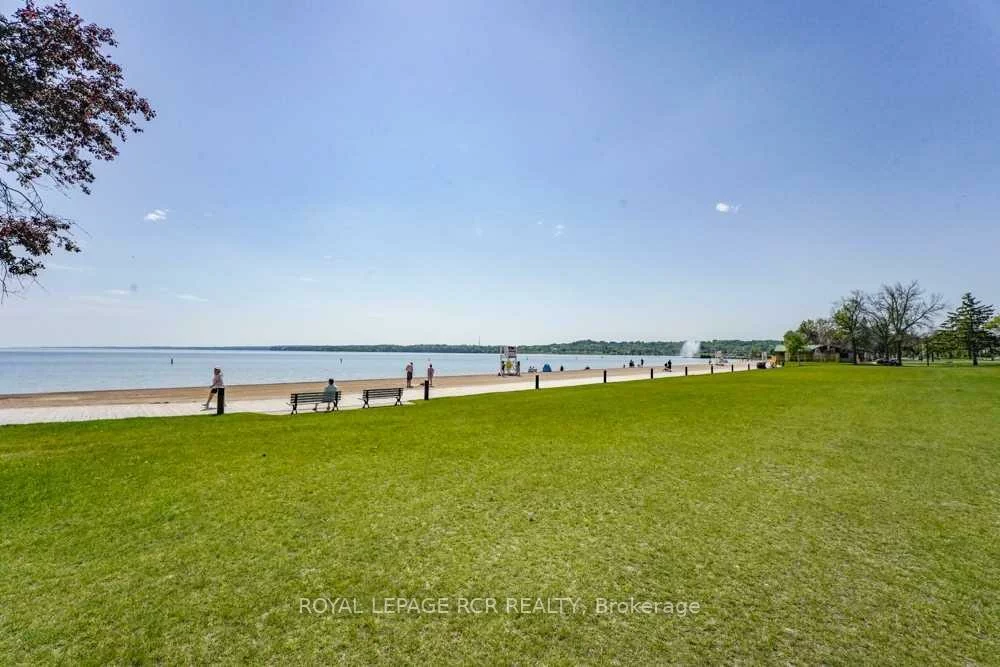 37, Ellen, City Centre, Barrie