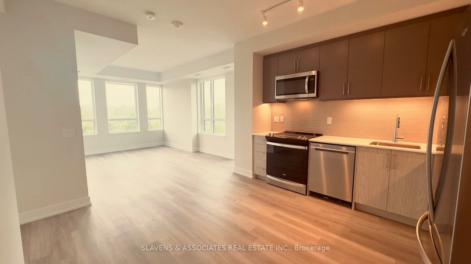 41, Johnson, North Shore, Barrie