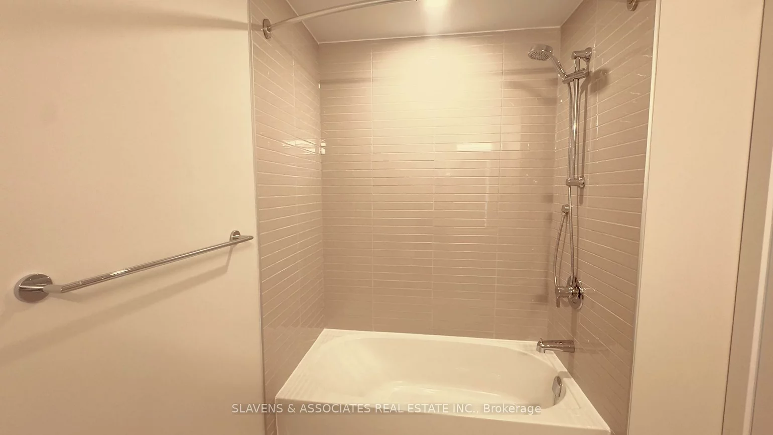 41, Johnson, North Shore, Barrie