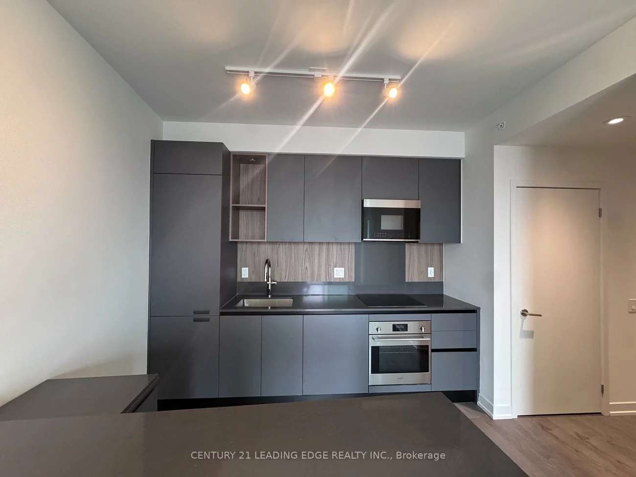 39, Mary, City Centre, Barrie