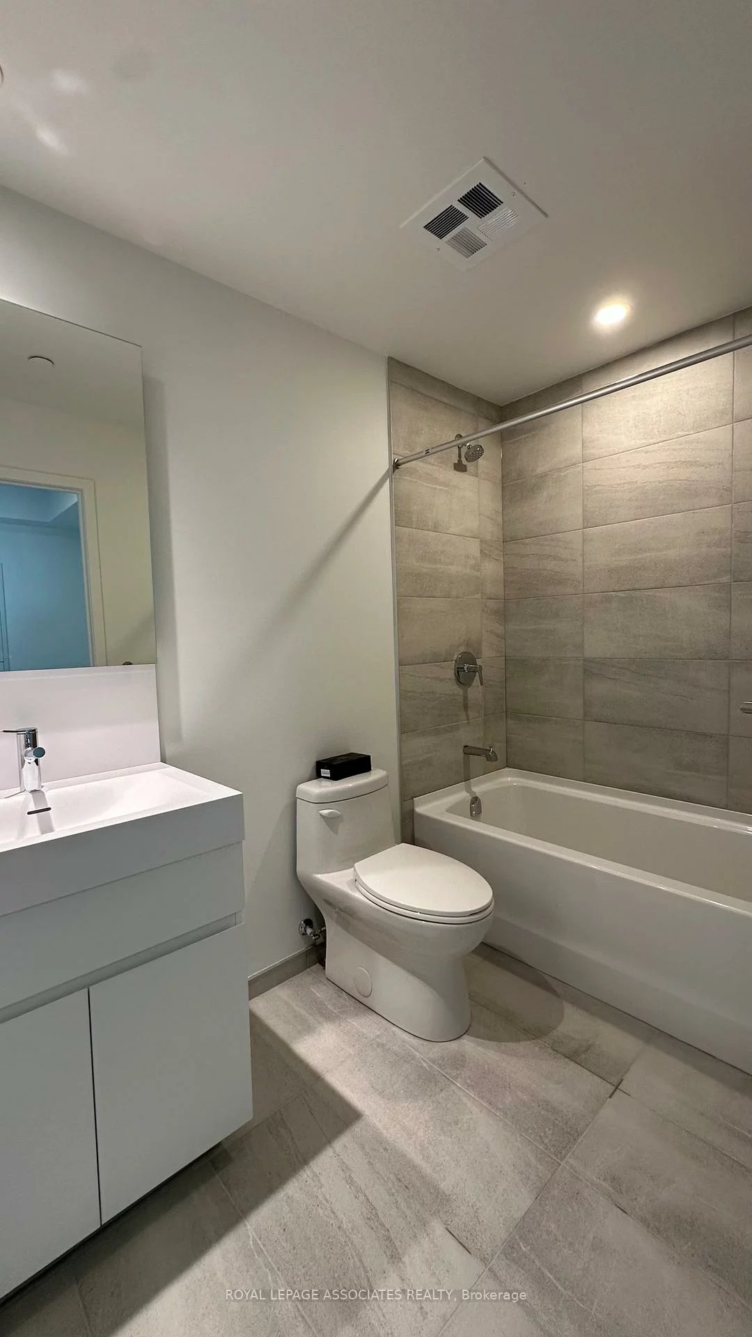 39, Mary, City Centre, Barrie