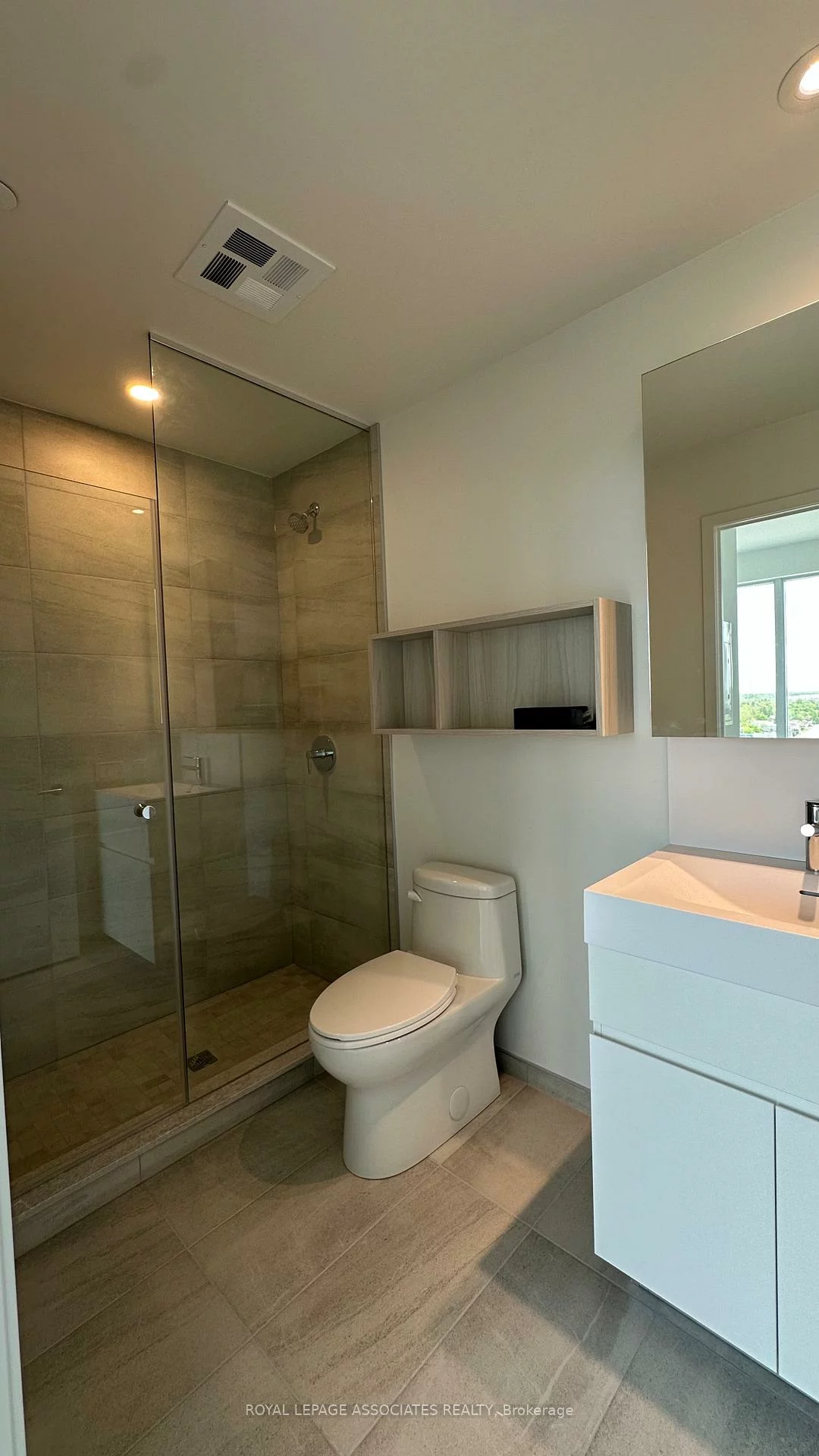 39, Mary, City Centre, Barrie