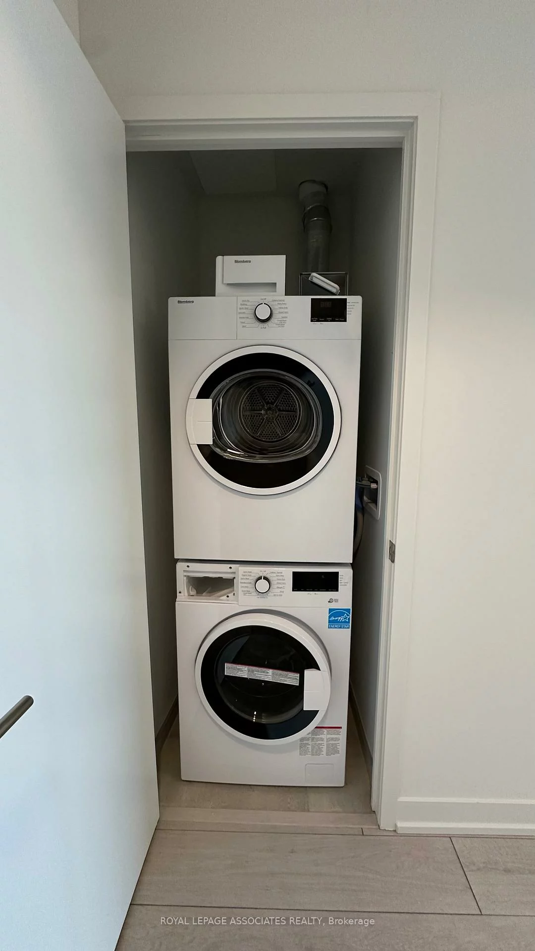 39, Mary, City Centre, Barrie