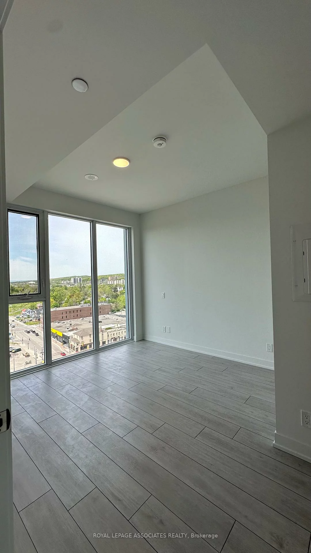 39, Mary, City Centre, Barrie