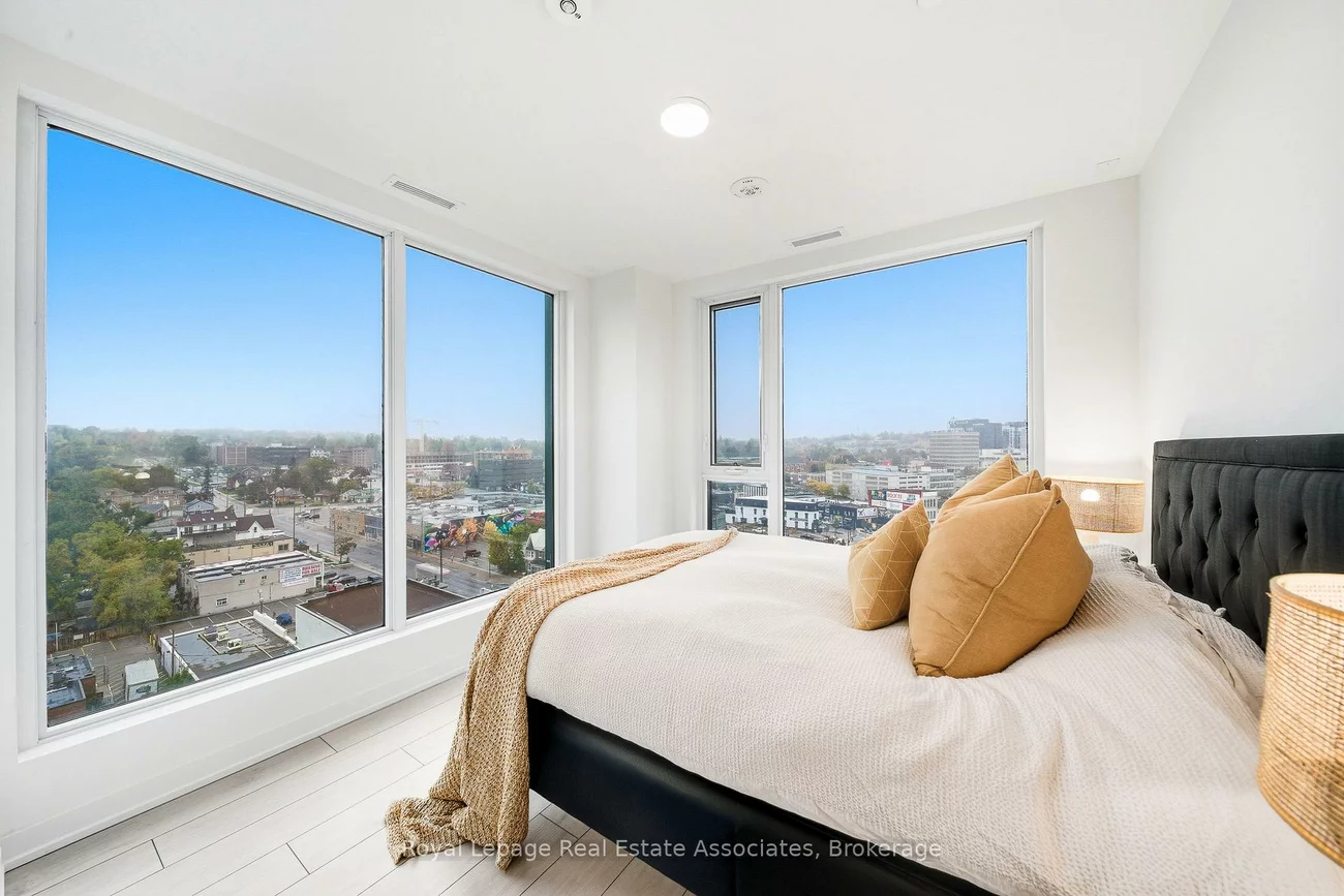 39, Mary, City Centre, Barrie