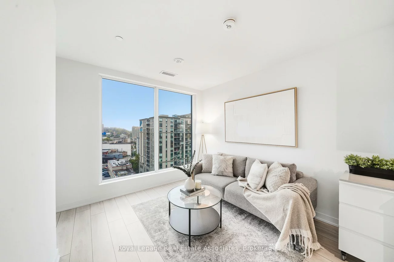 39, Mary, City Centre, Barrie