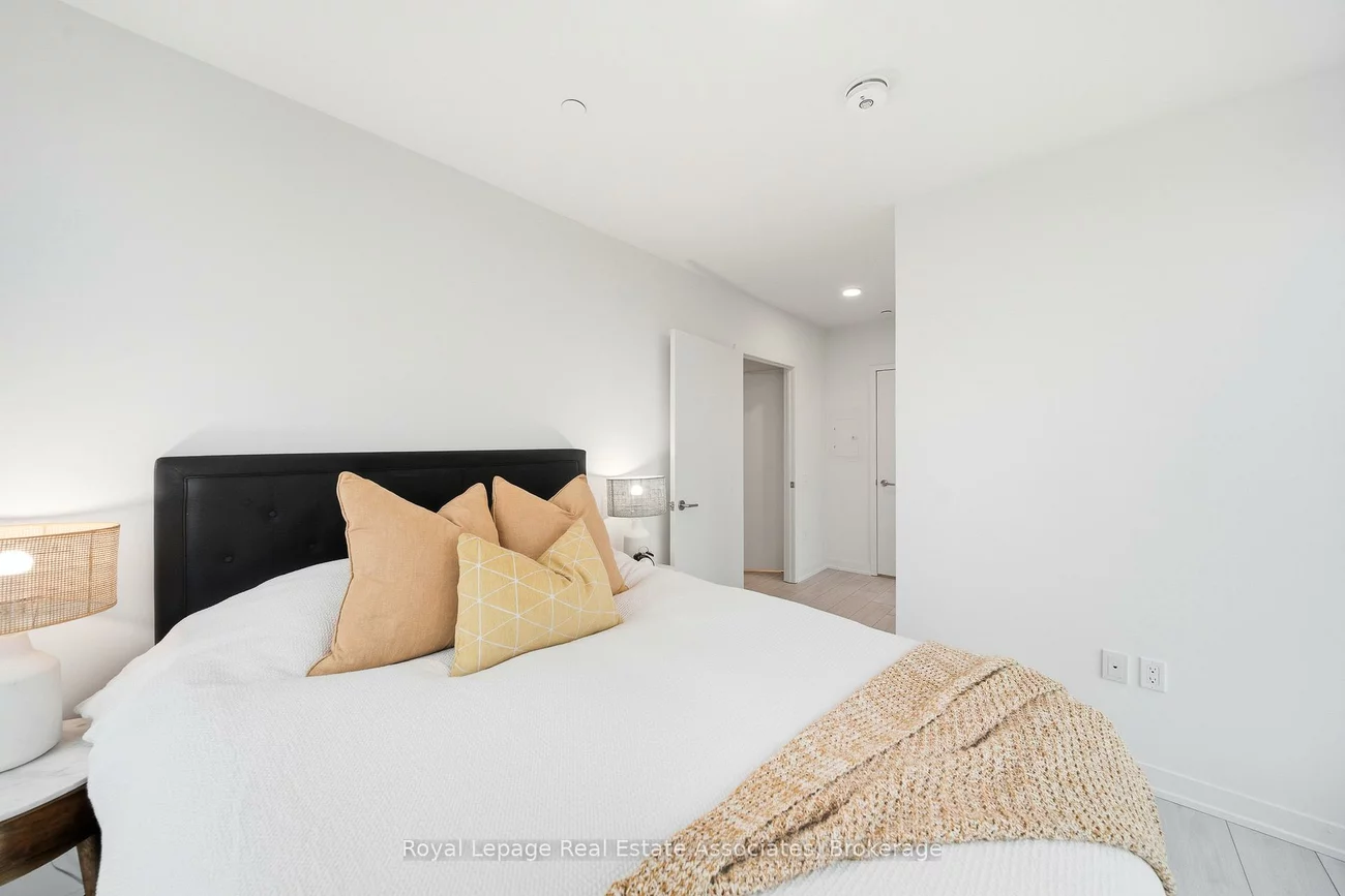 39, Mary, City Centre, Barrie