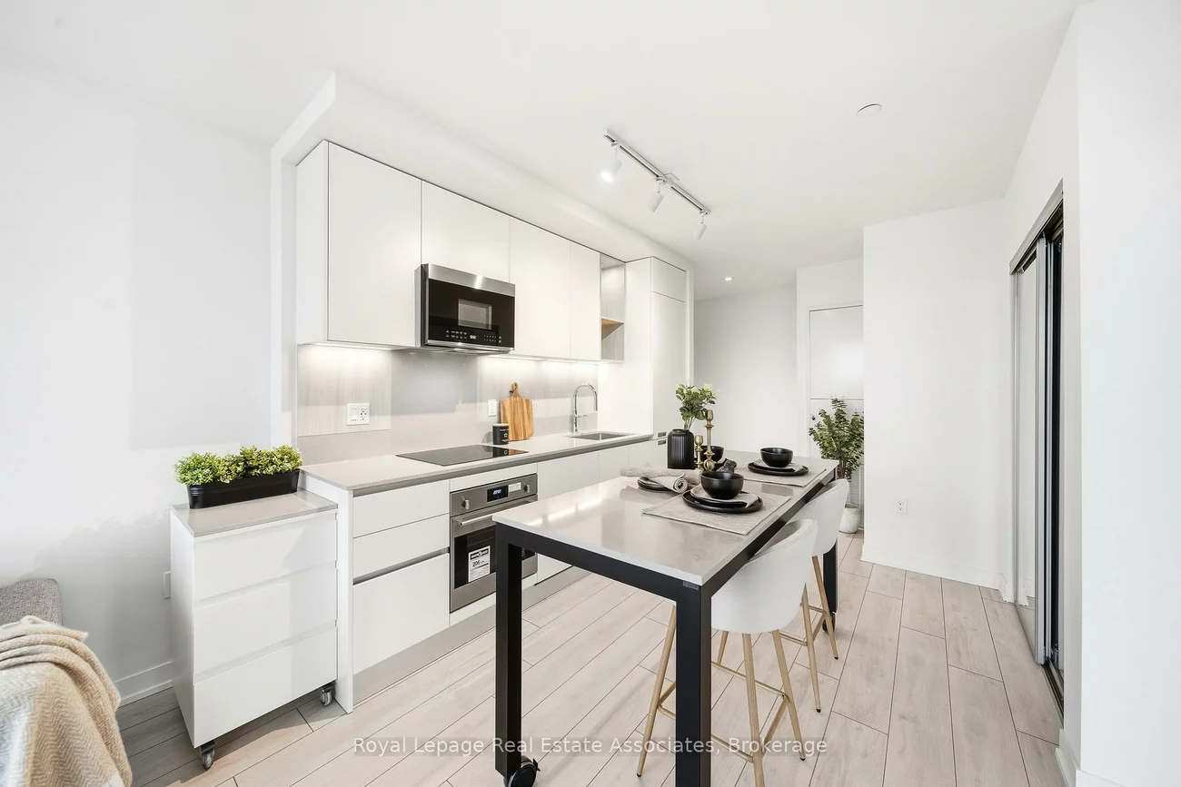 39, Mary, City Centre, Barrie