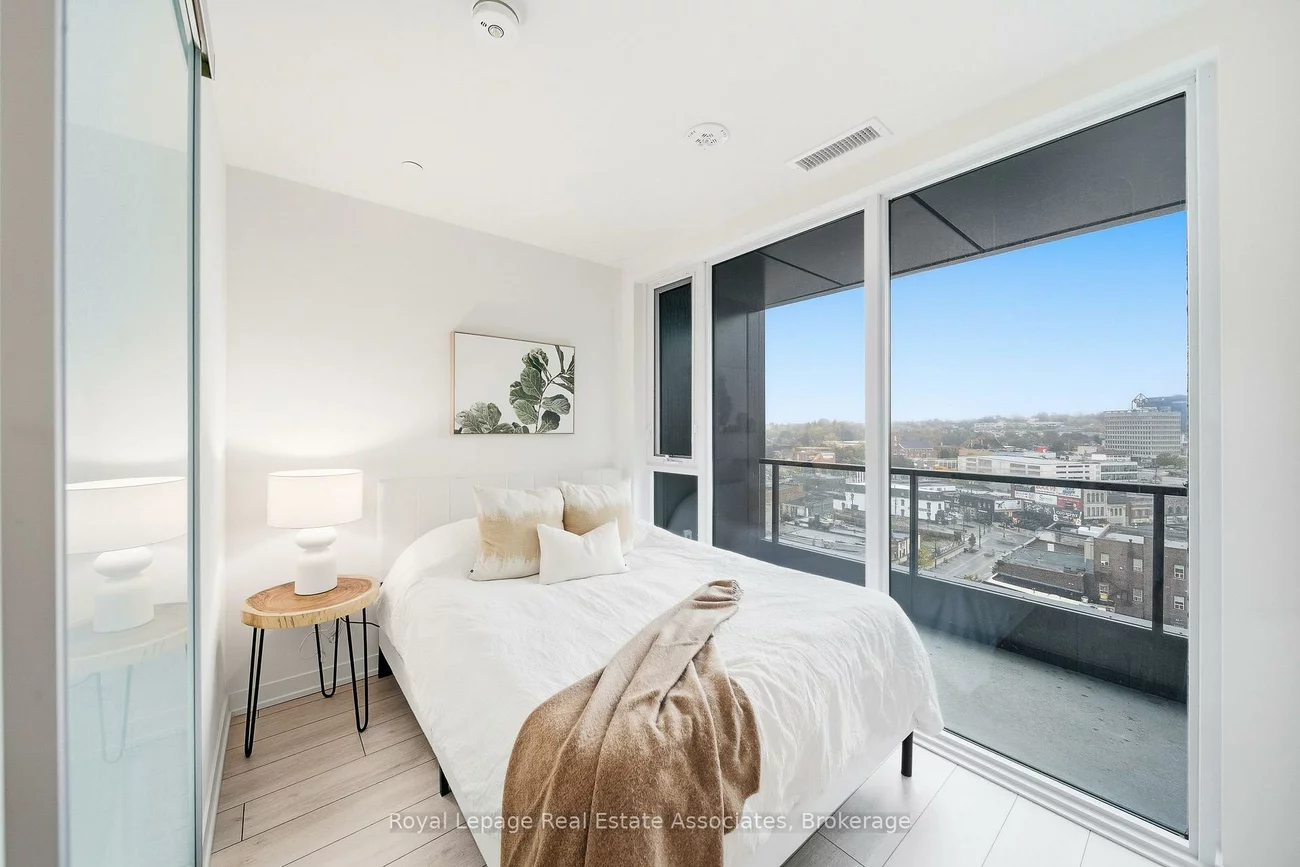 39, Mary, City Centre, Barrie