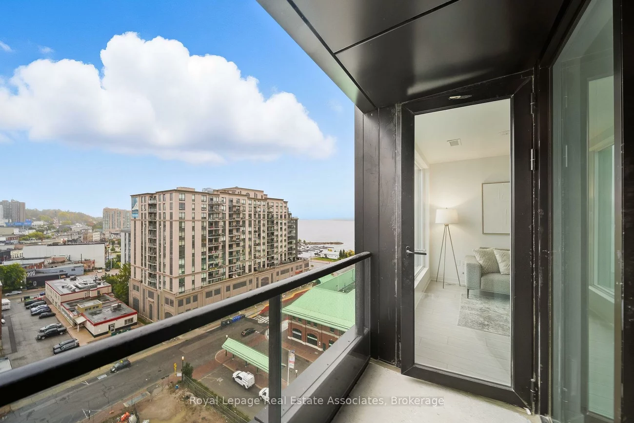 39, Mary, City Centre, Barrie