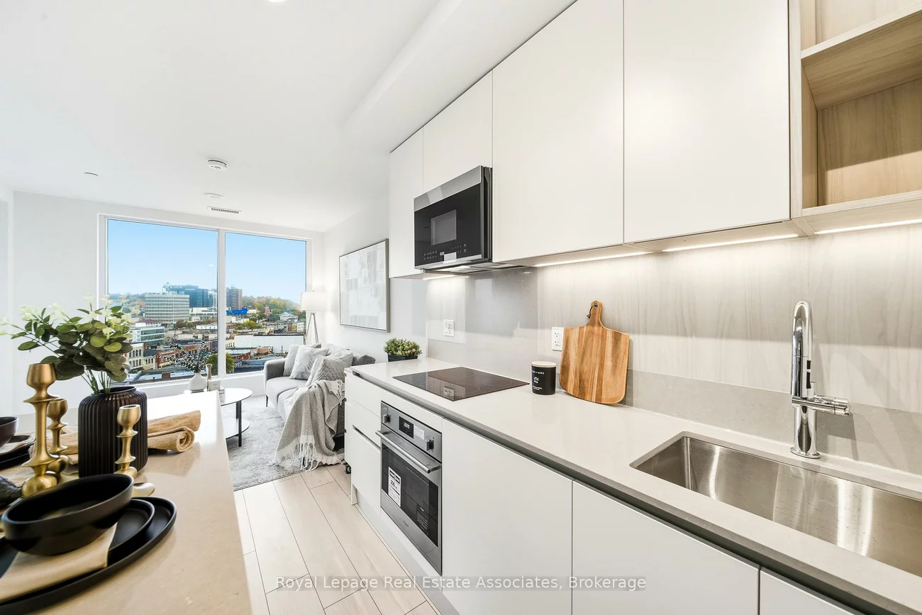 39, Mary, City Centre, Barrie