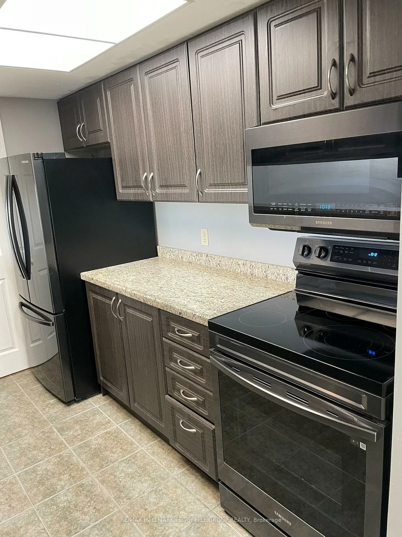 75, Ellen, City Centre, Barrie