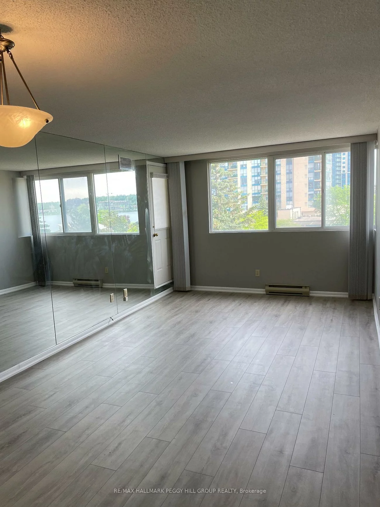 75, Ellen, City Centre, Barrie