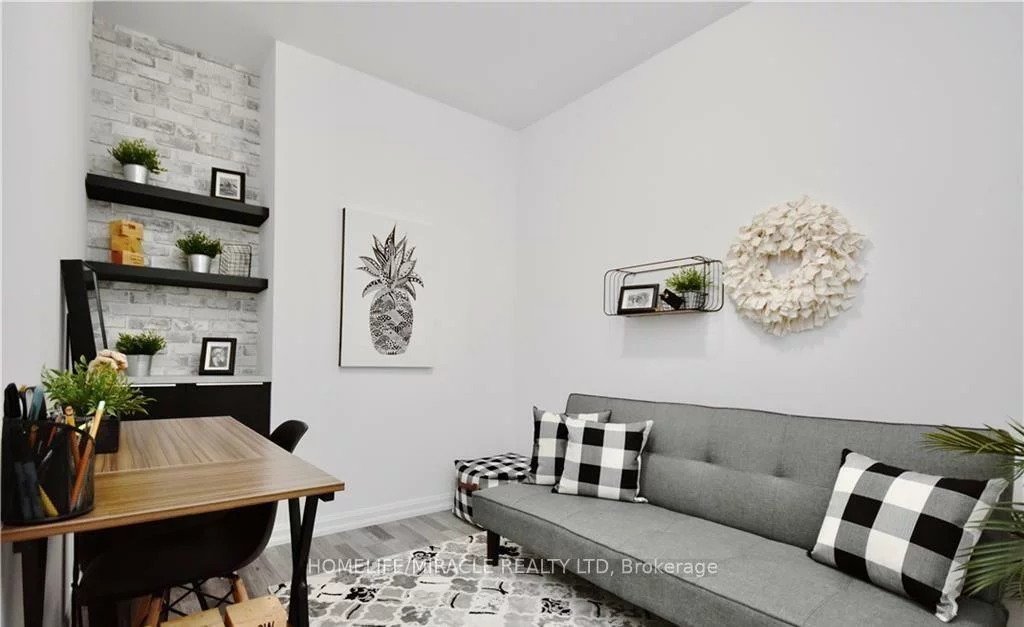 302, Essa, 400 West, Barrie