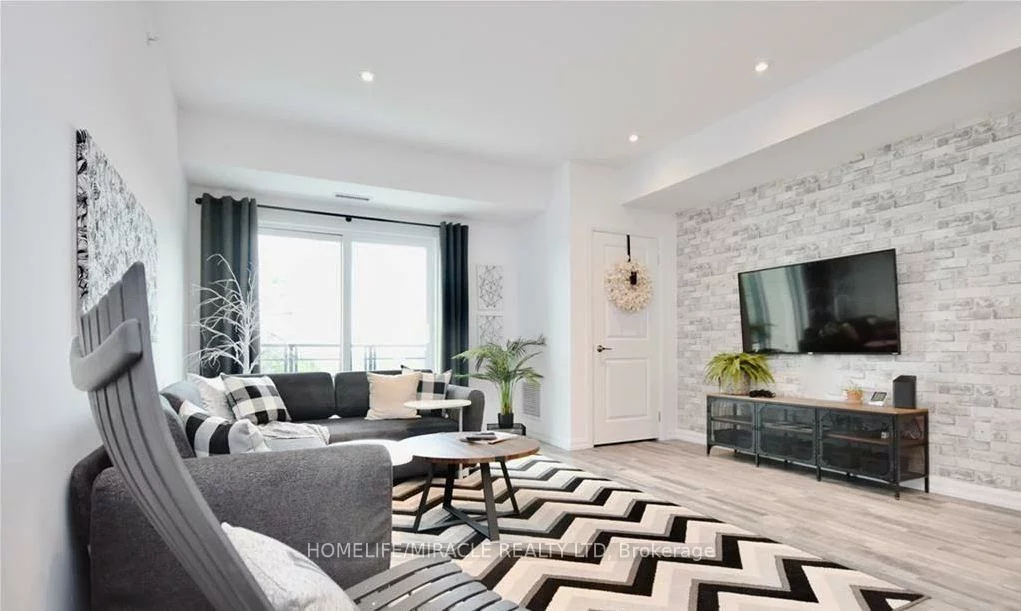 302, Essa, 400 West, Barrie