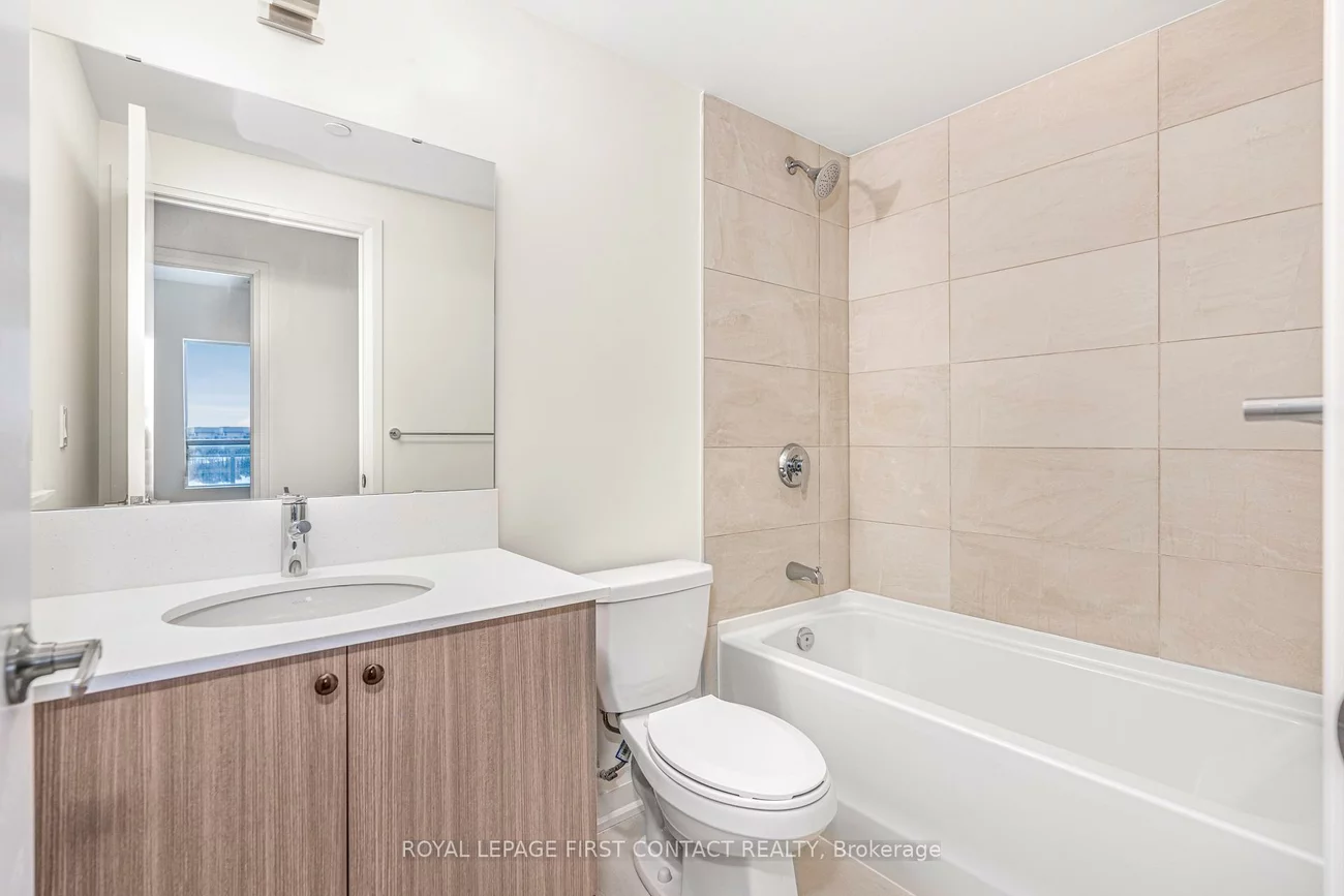 58, LAKESIDE, Little Lake, Barrie