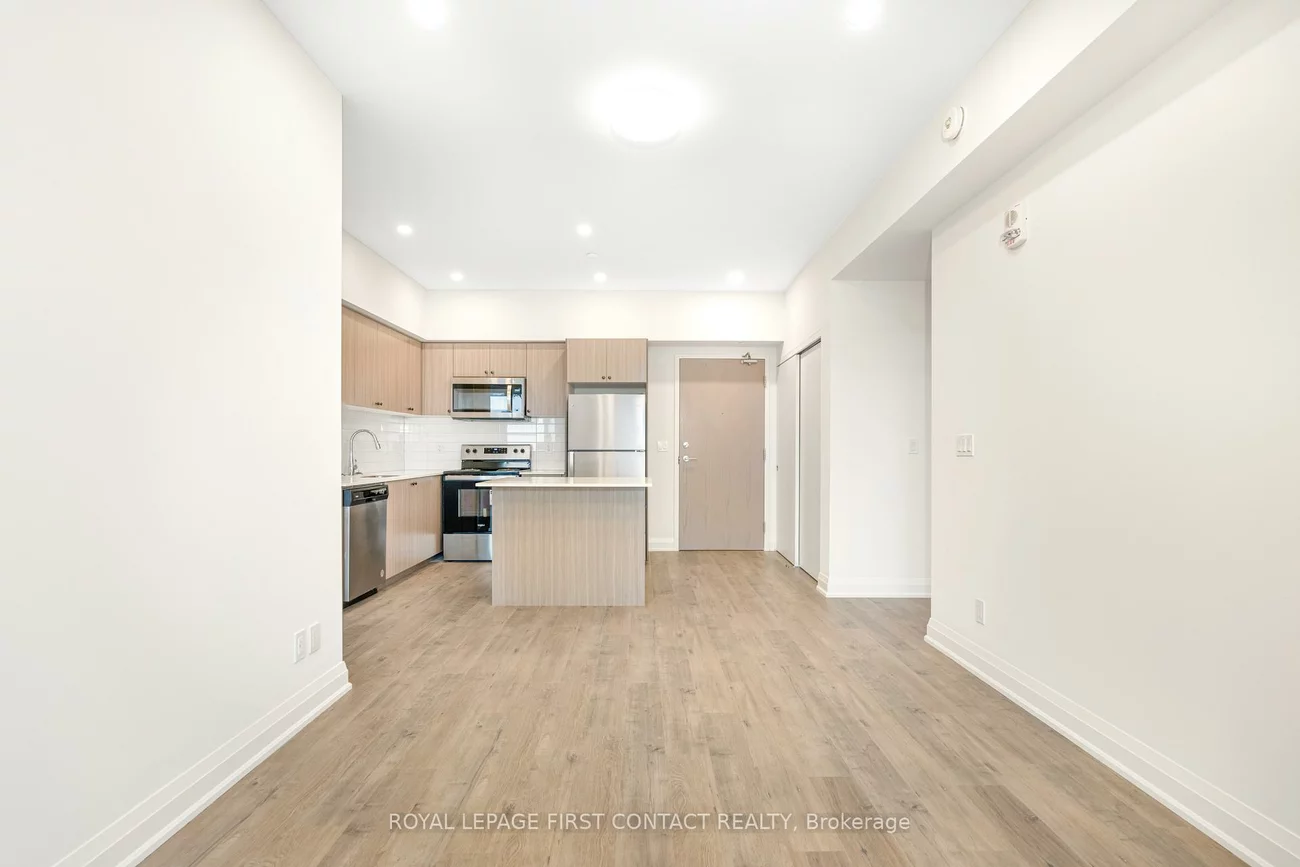 58, LAKESIDE, Little Lake, Barrie