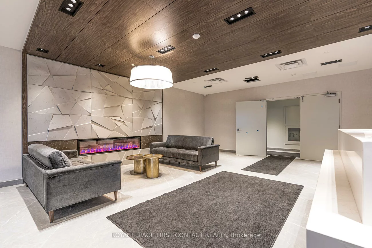 58, LAKESIDE, Little Lake, Barrie