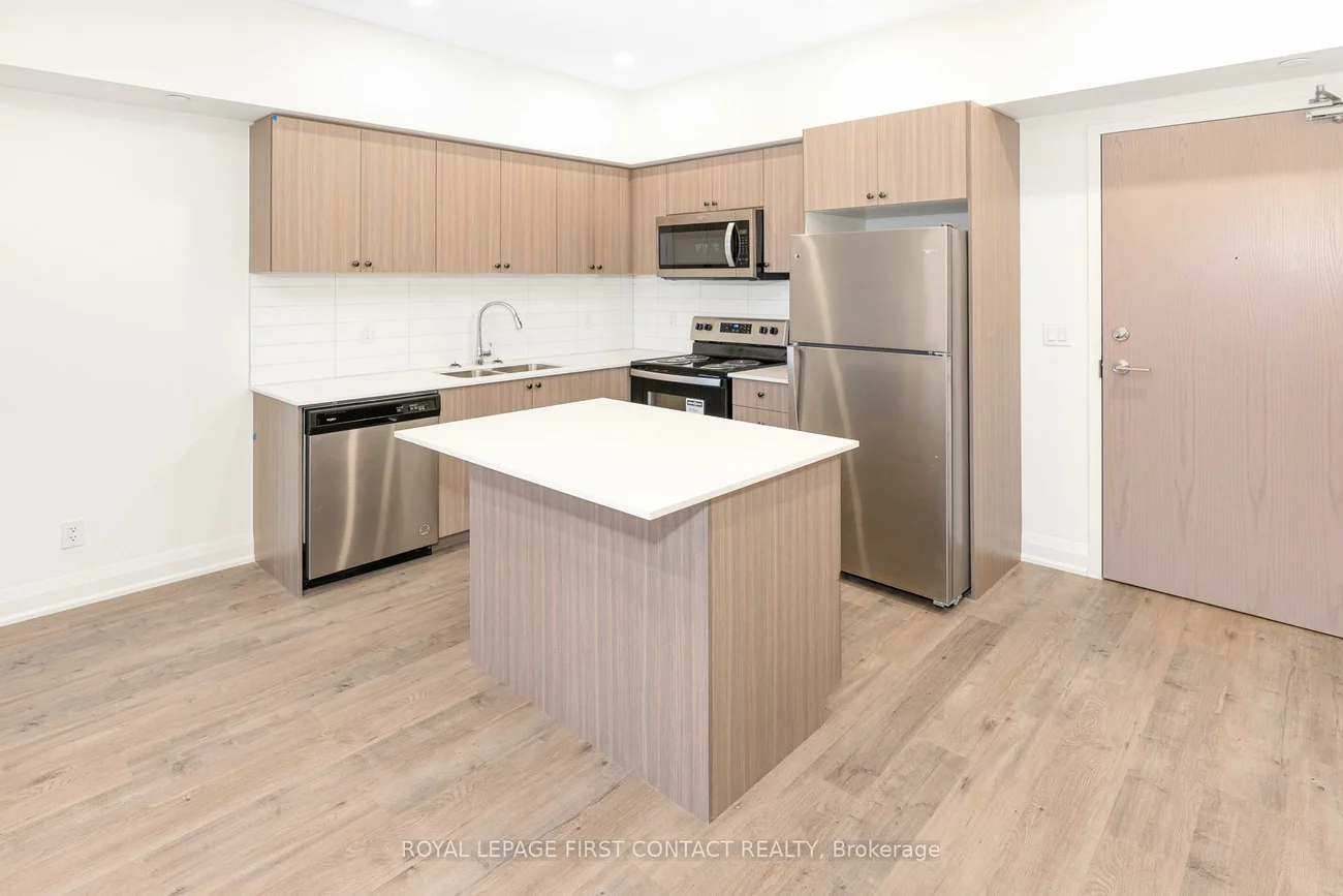 58, LAKESIDE, Little Lake, Barrie