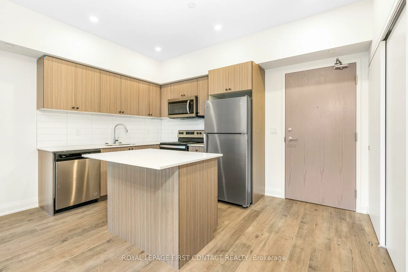 58, LAKESIDE, Little Lake, Barrie