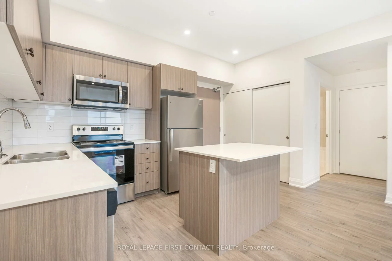 58, LAKESIDE, Little Lake, Barrie