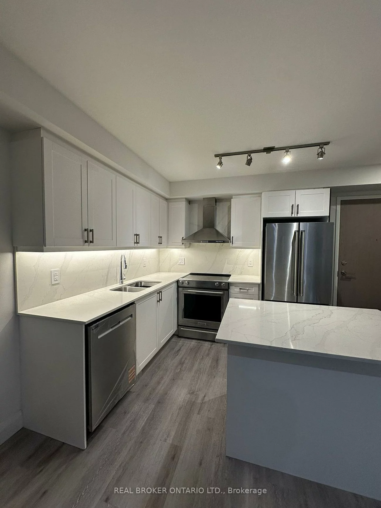 58, Lakeside, 400 North, Barrie