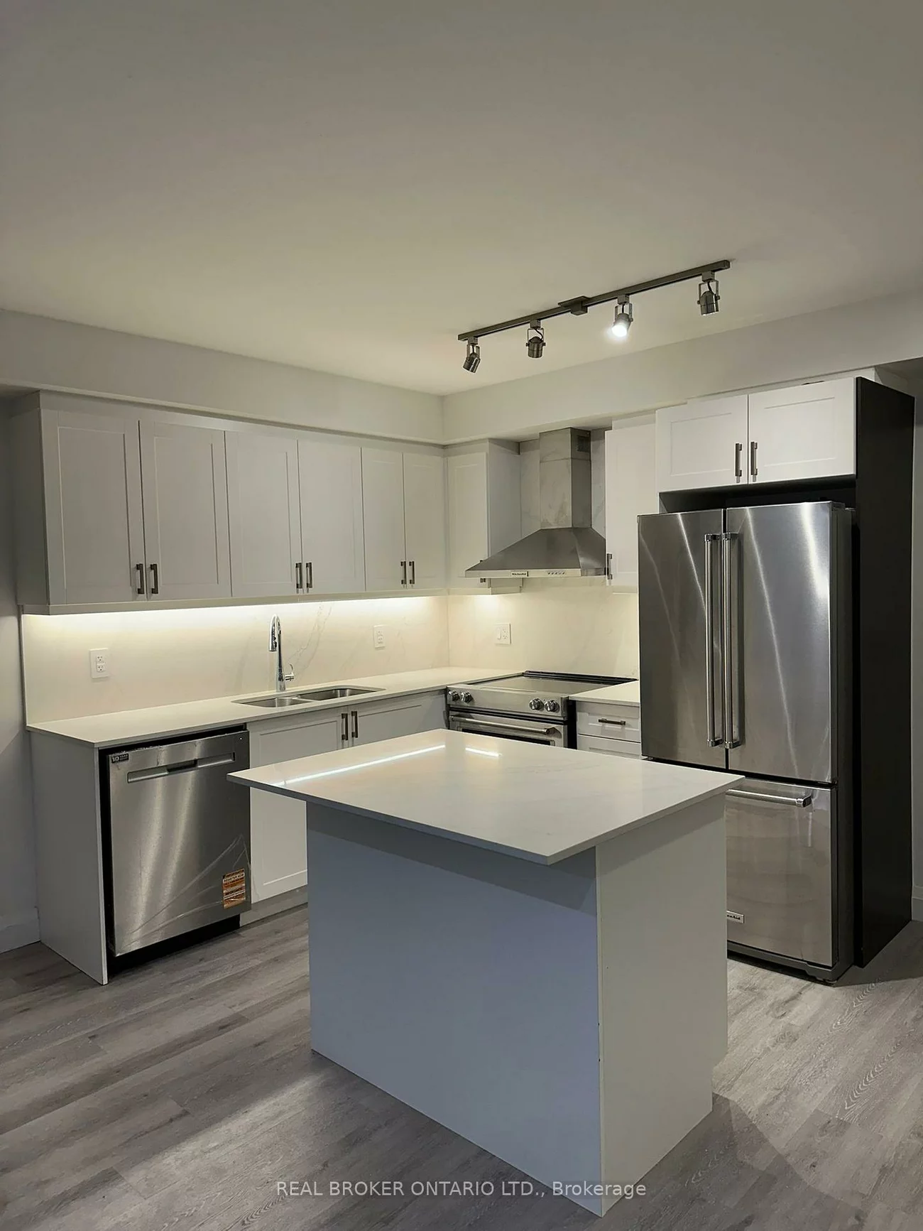 58, Lakeside, 400 North, Barrie