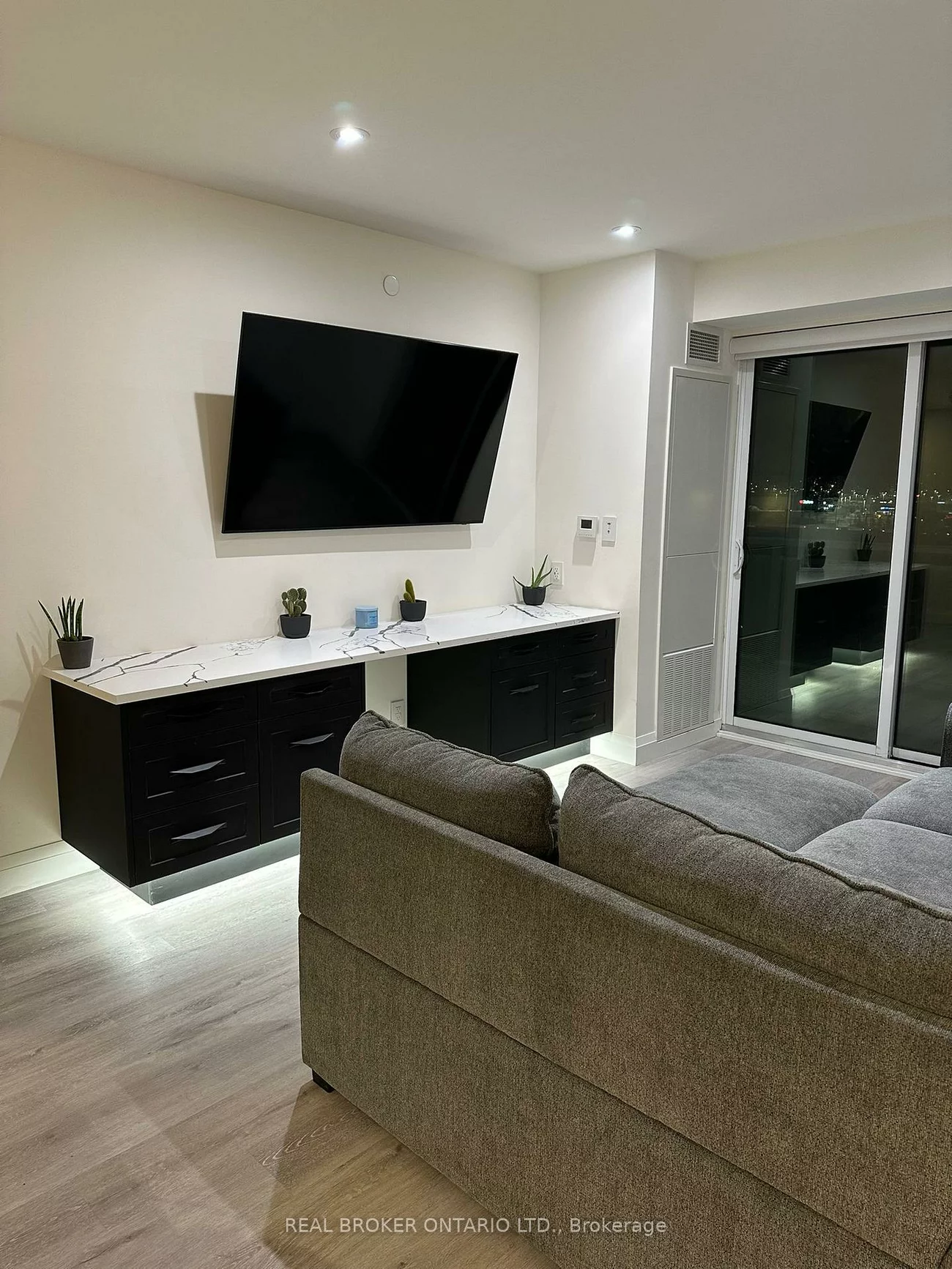 58, Lakeside, 400 North, Barrie