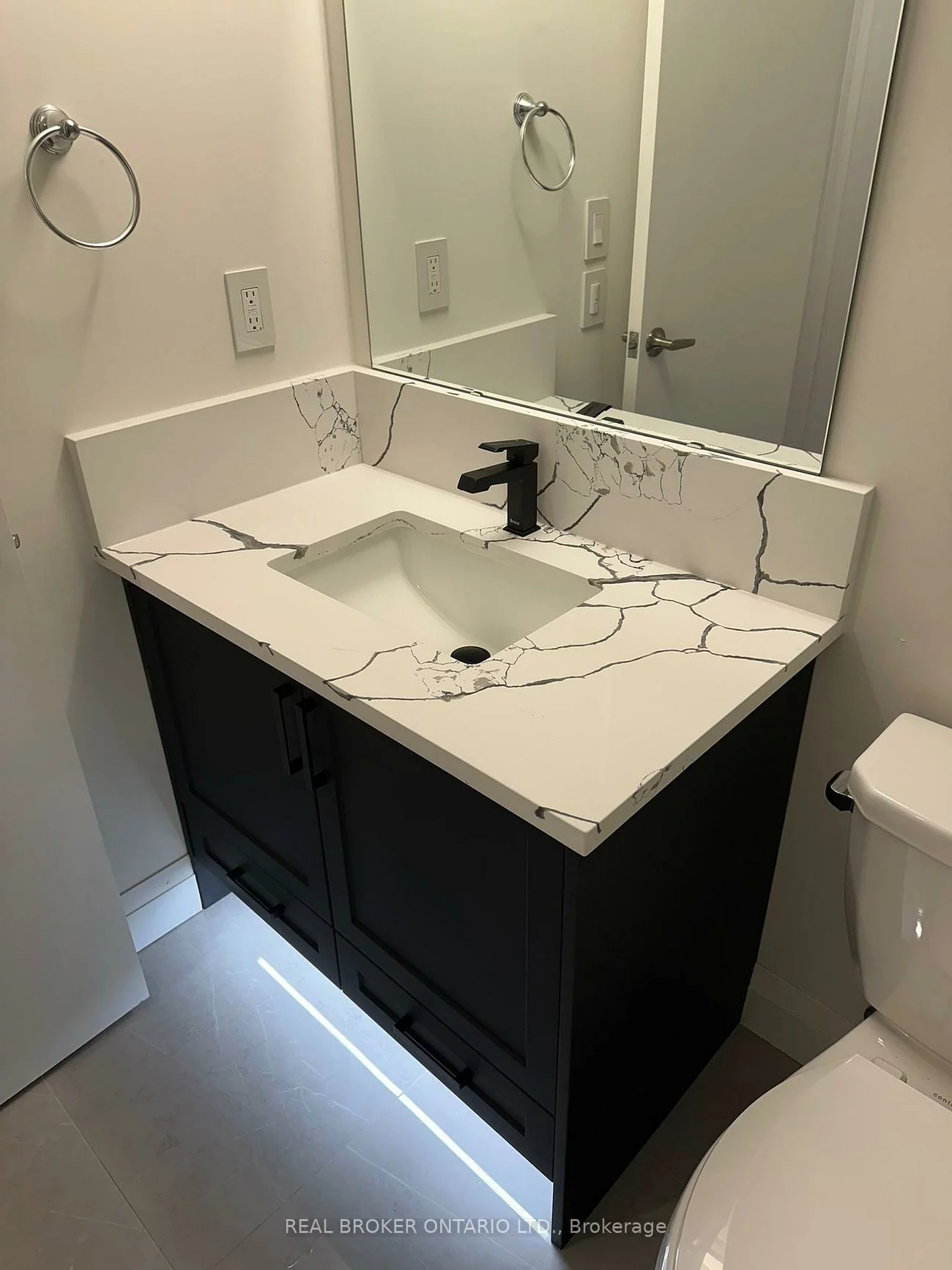 58, Lakeside, 400 North, Barrie