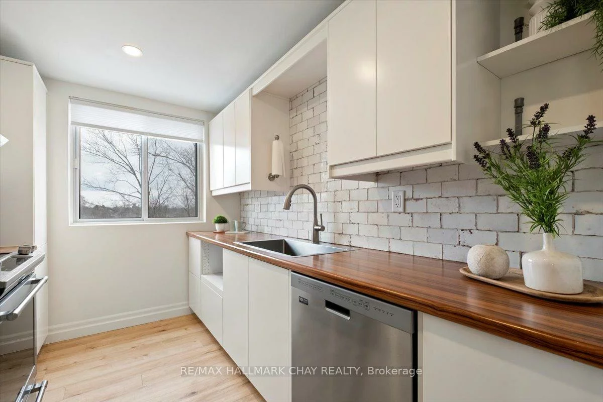 414, Blake, Codrington, Barrie