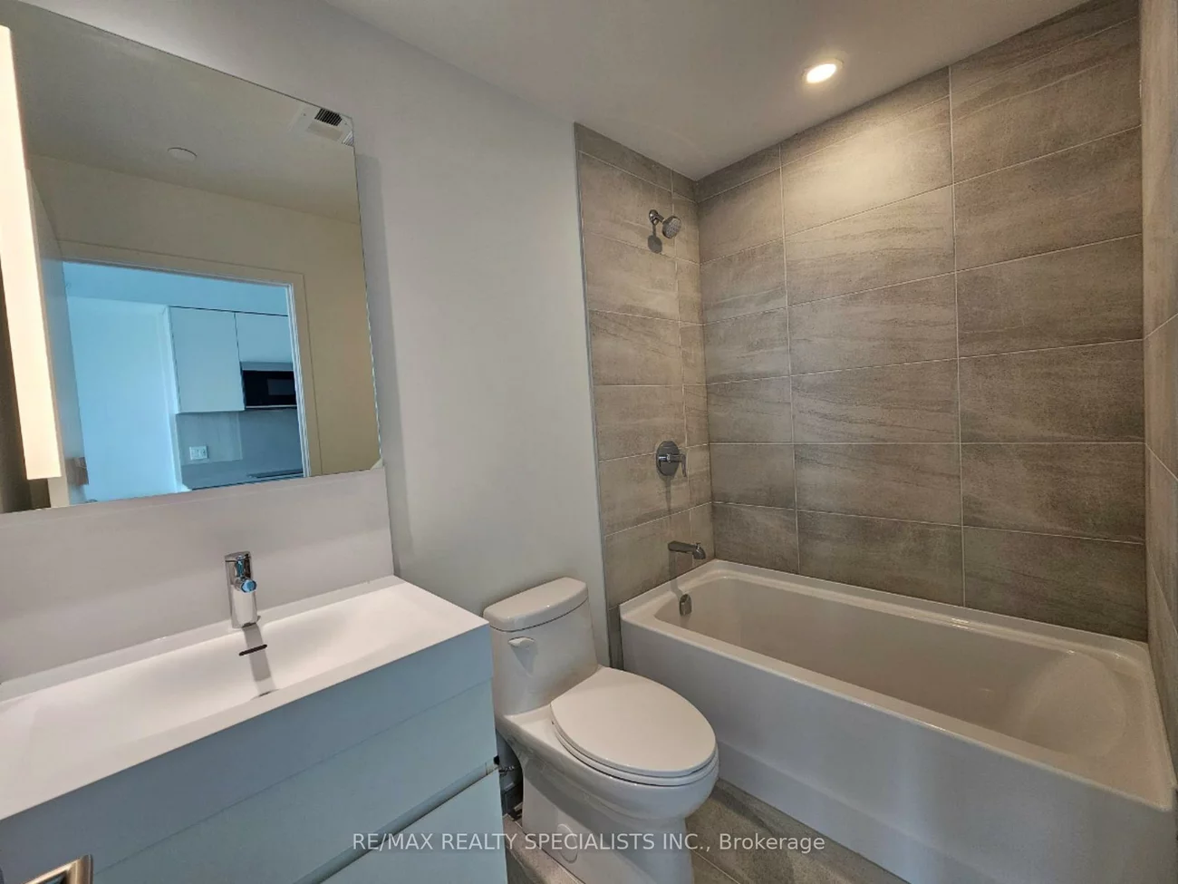 39, Mary, City Centre, Barrie