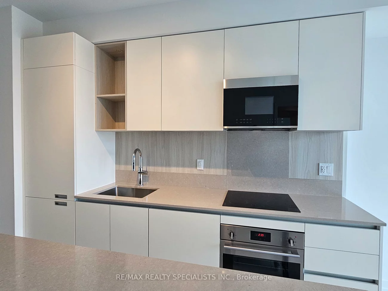 39, Mary, City Centre, Barrie