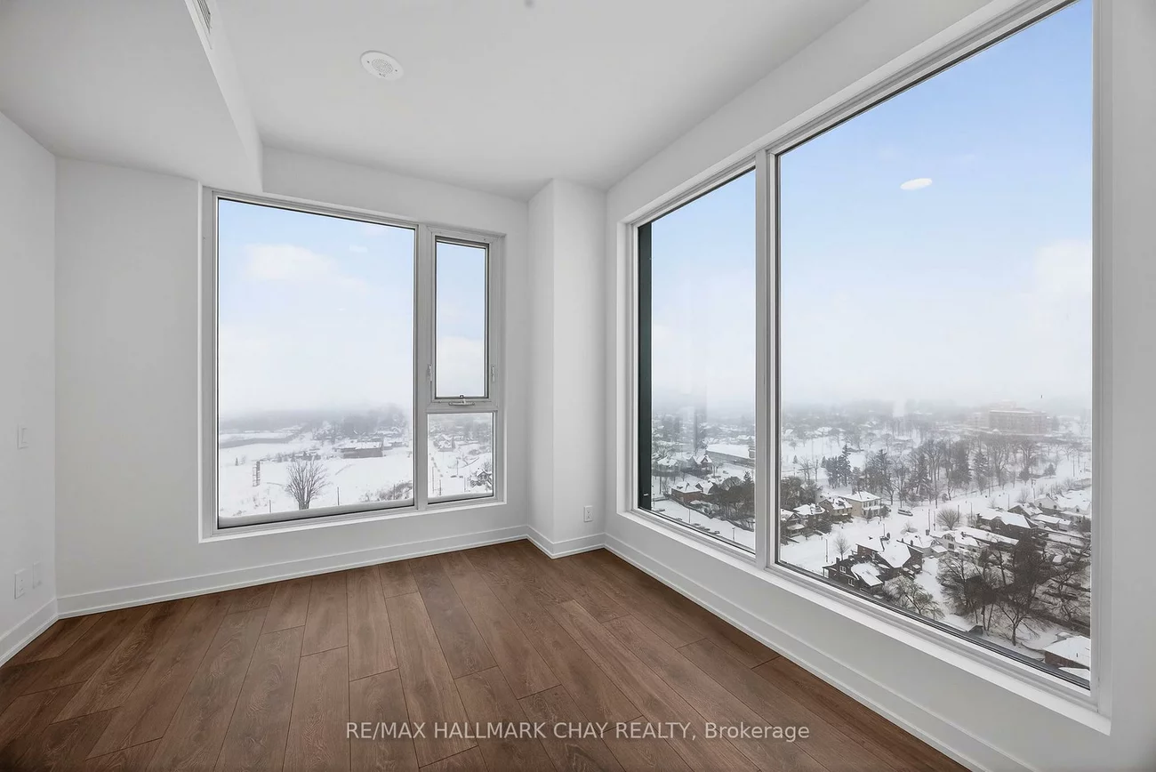 39, Mary, City Centre, Barrie