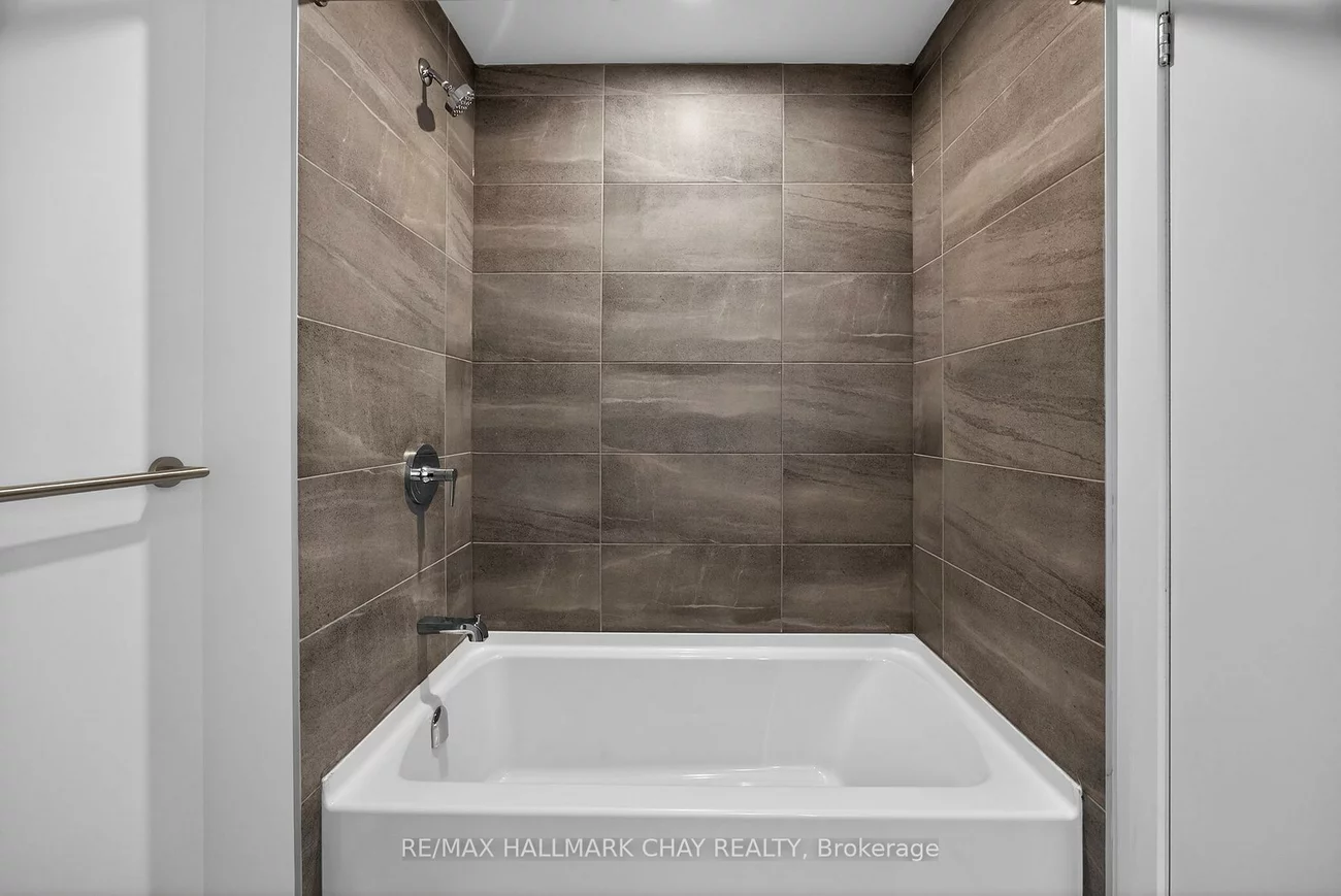 39, Mary, City Centre, Barrie