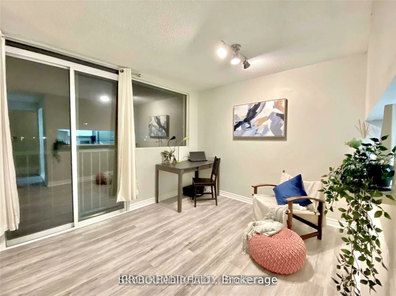 75, Ellen, Allandale Centre, Barrie