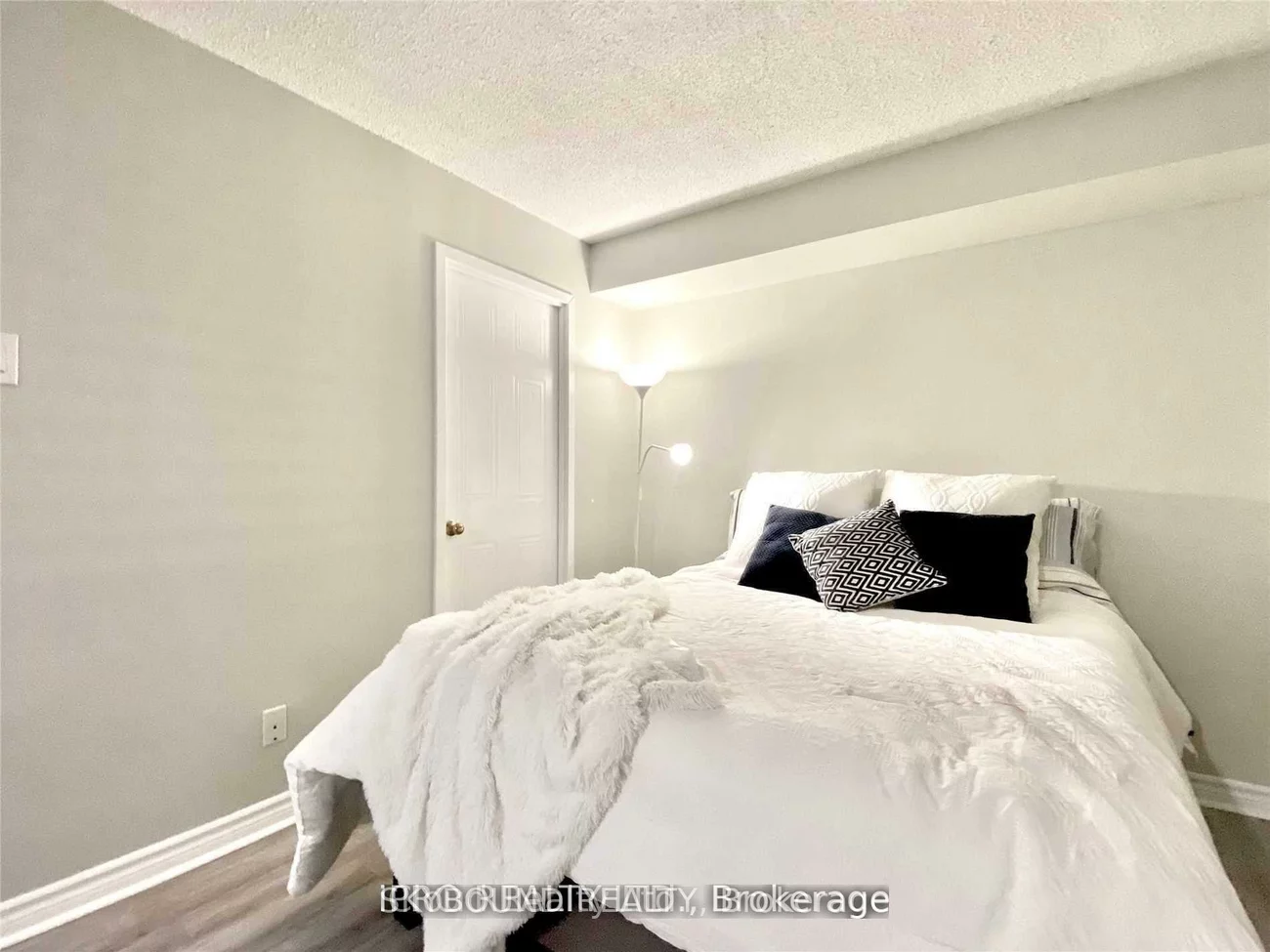 75, Ellen, Allandale Centre, Barrie