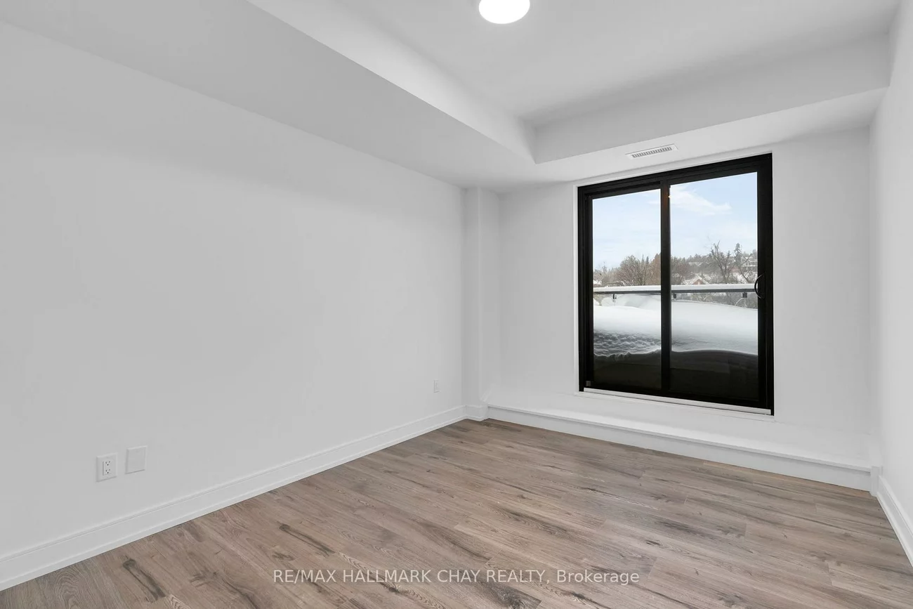 185, Dunlop, Lakeshore, Barrie