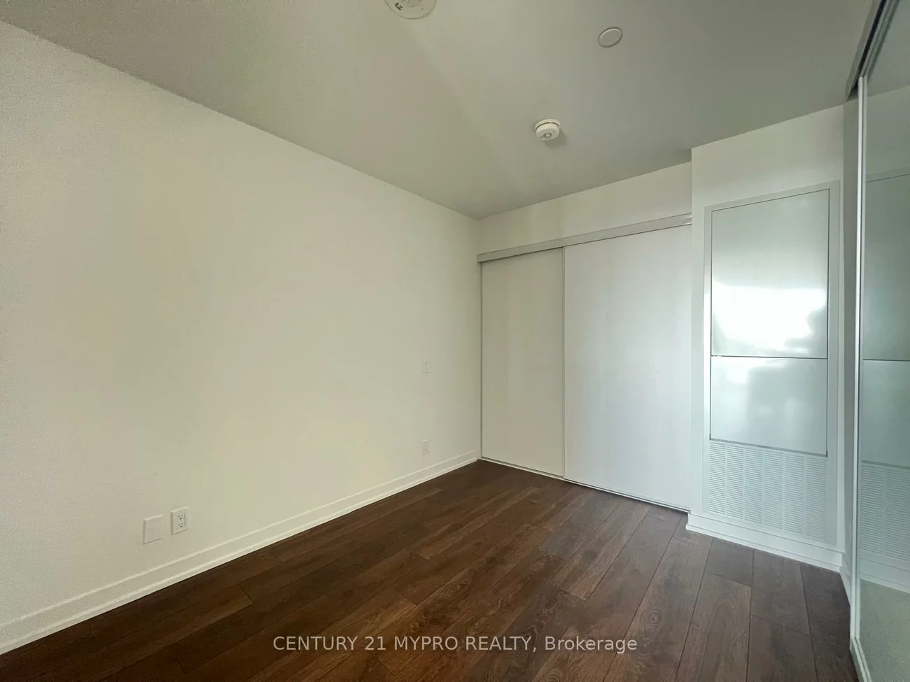 39, Mary, City Centre, Barrie