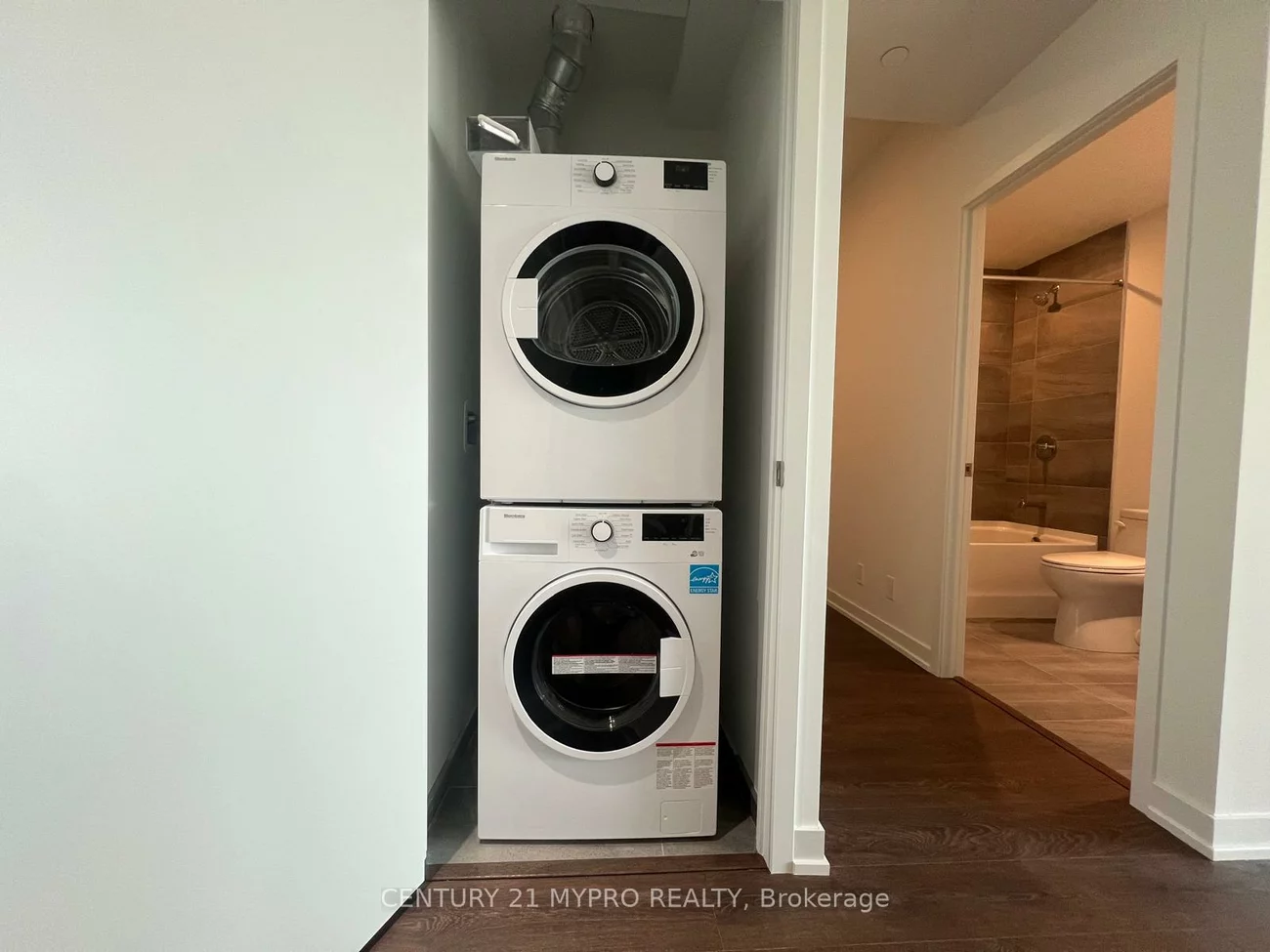 39, Mary, City Centre, Barrie