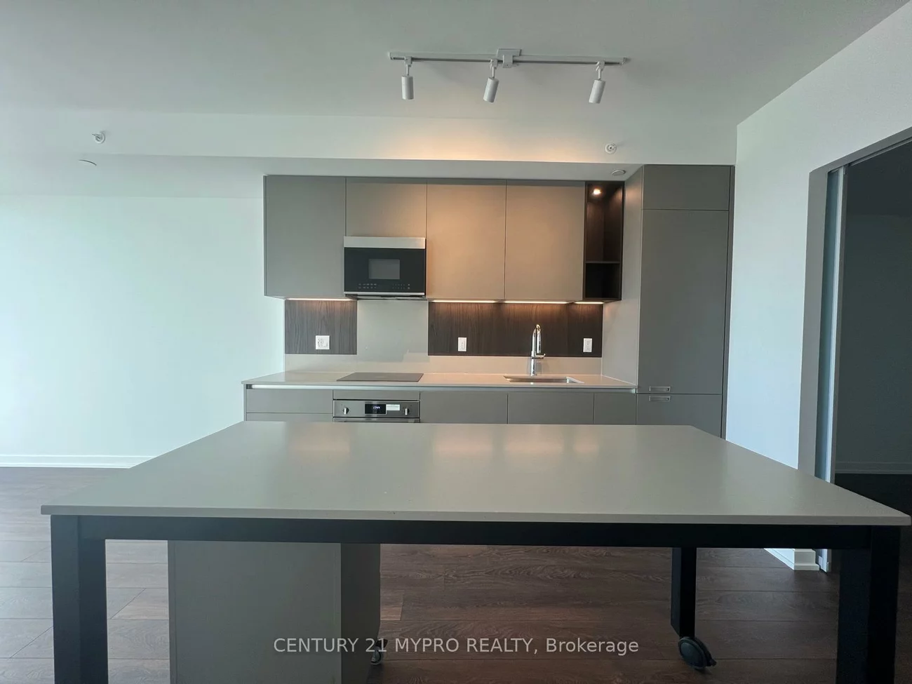 39, Mary, City Centre, Barrie