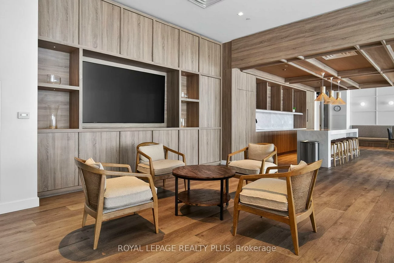 185, Dunlop, Lakeshore, Barrie