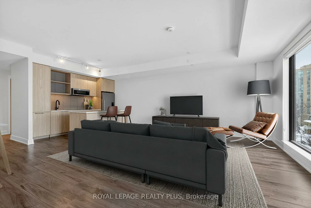 185, Dunlop, Lakeshore, Barrie